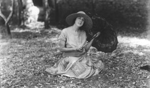 Donna con ombrellino 1931-35