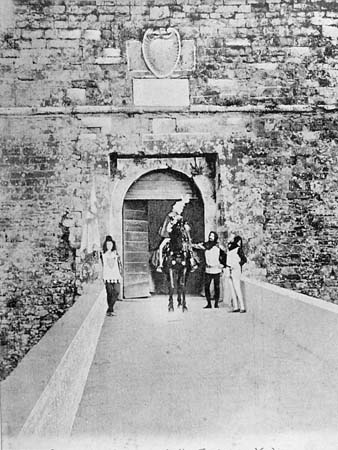 porta accesso con ponte 1903